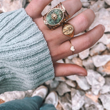 Cargar imagen en el visor de la galería, Anillo Daisy
