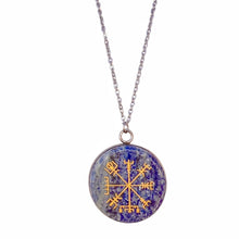 Cargar imagen en el visor de la galería, Collar Vegvísir lapislázuli plata
